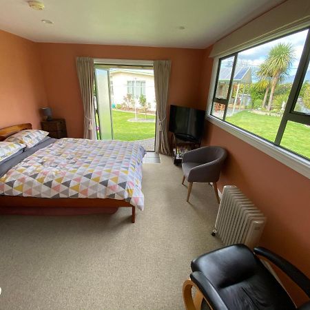 Cosy, Central Greytown Sleepout Bagian luar foto