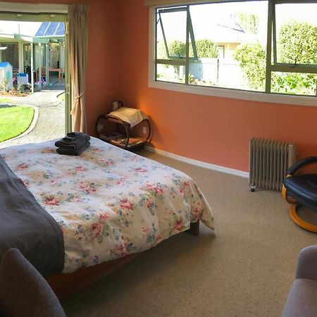 Cosy, Central Greytown Sleepout Bagian luar foto