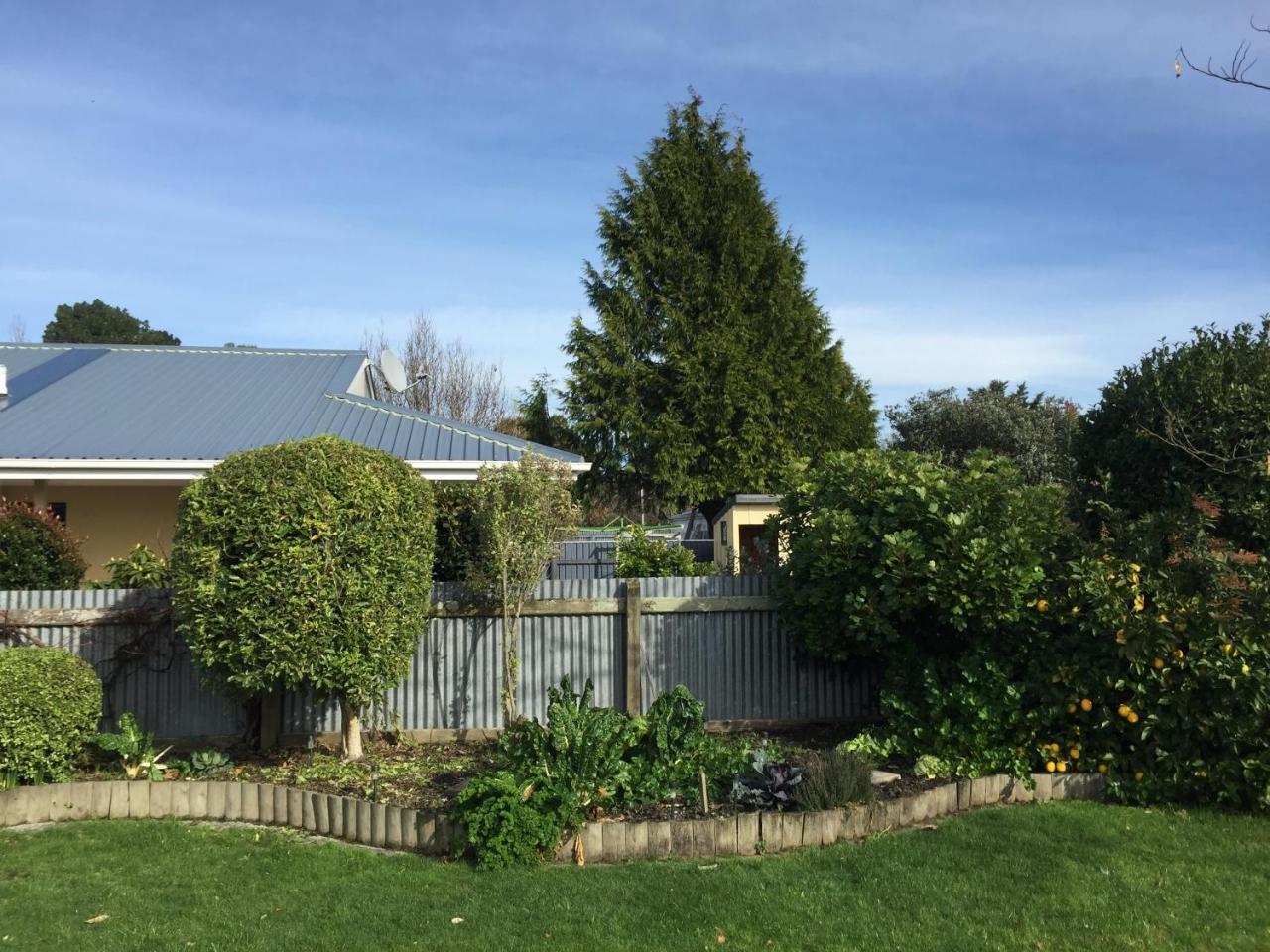 Cosy, Central Greytown Sleepout Bagian luar foto
